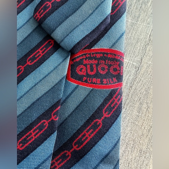 GUCCI Vintage Vtg Neck Tie 100% Silk Blue Red Interlocking Chain 58L 3W - Picture 2 of 11